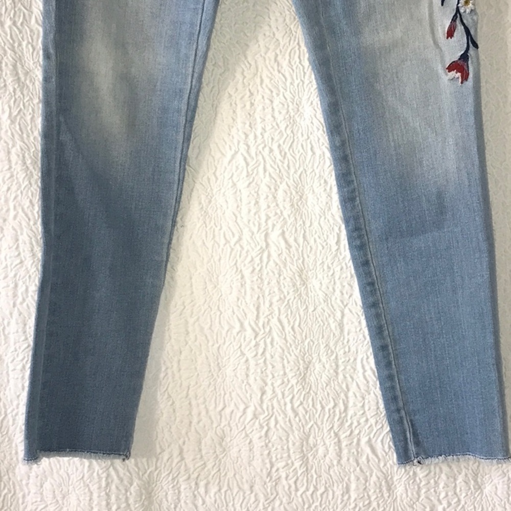 Universal Thread Embroidered Raw Hem Mid Rise Ski… - image 5